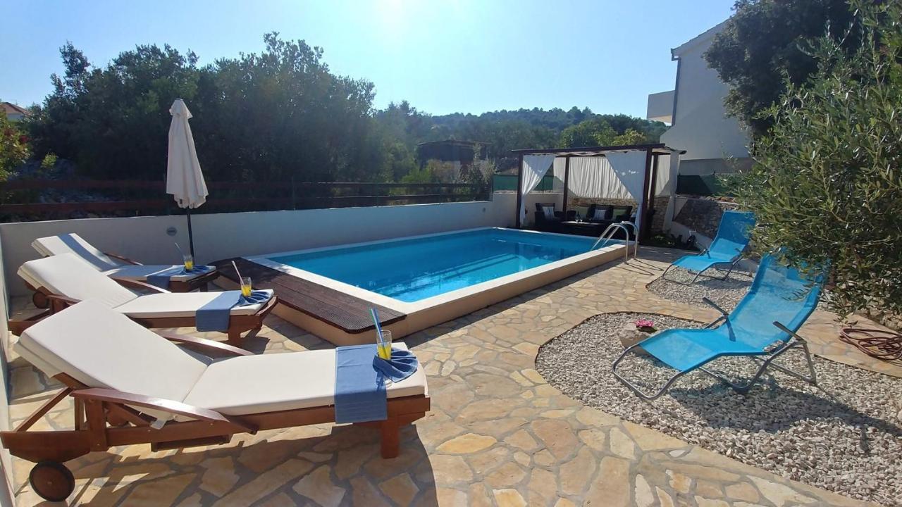Apartment Bo&Dy With Private Pool โรกอซนิซา ภายนอก รูปภาพ