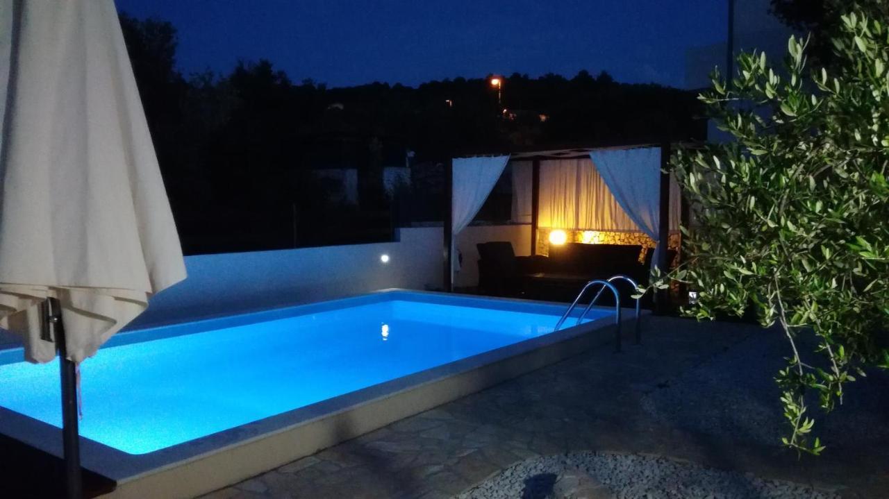 Apartment Bo&Dy With Private Pool โรกอซนิซา ภายนอก รูปภาพ